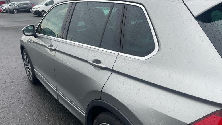 Volkswagen Tiguan 2.0 TDi 150 R-Line 5dr DSG Diesel Estate